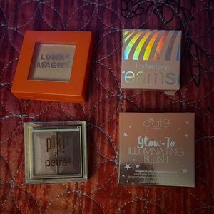 Makeup Set with Blush and Highlighter